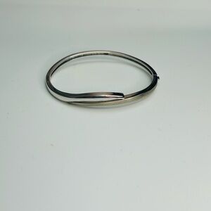 925 Sterling Silver Wave Pattern Hinge Bangle Bracelet